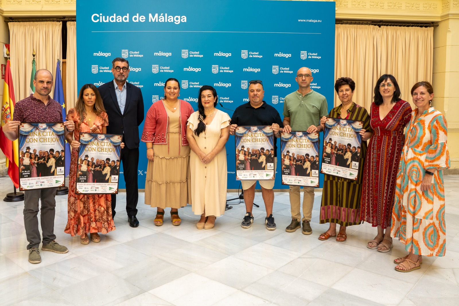 Foto de familia de la presentación oficial de la XIII edición